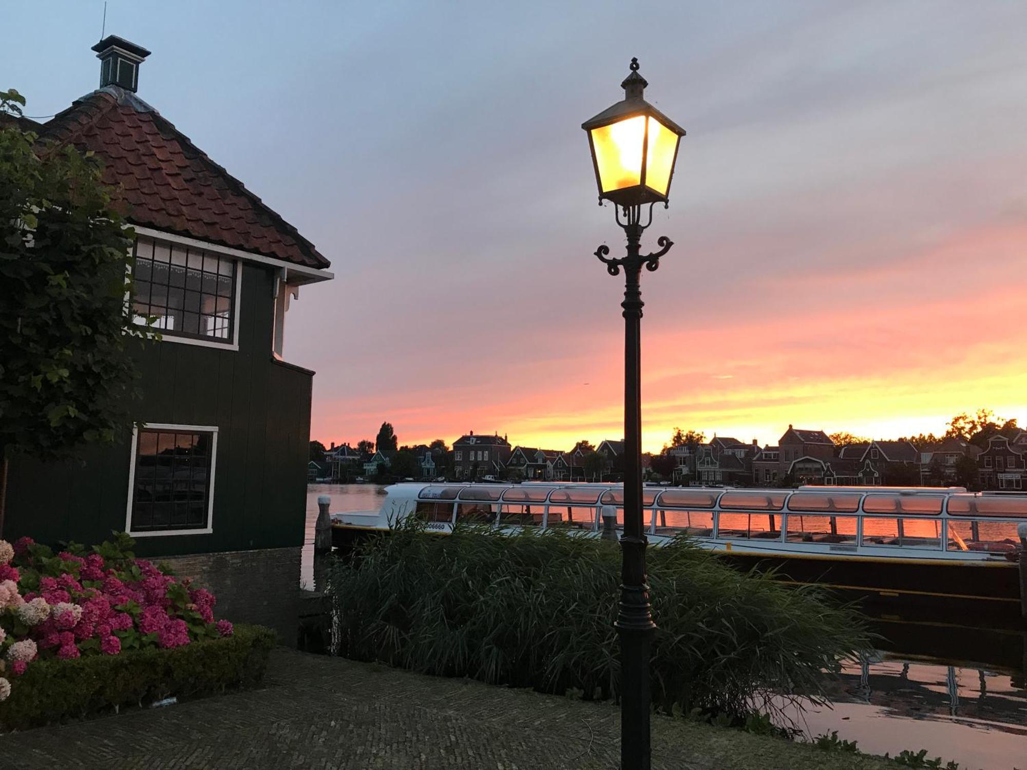 Stay Overnight At Windmill Village Zaanse Schans - Amsterdam Zaandam Exterior photo