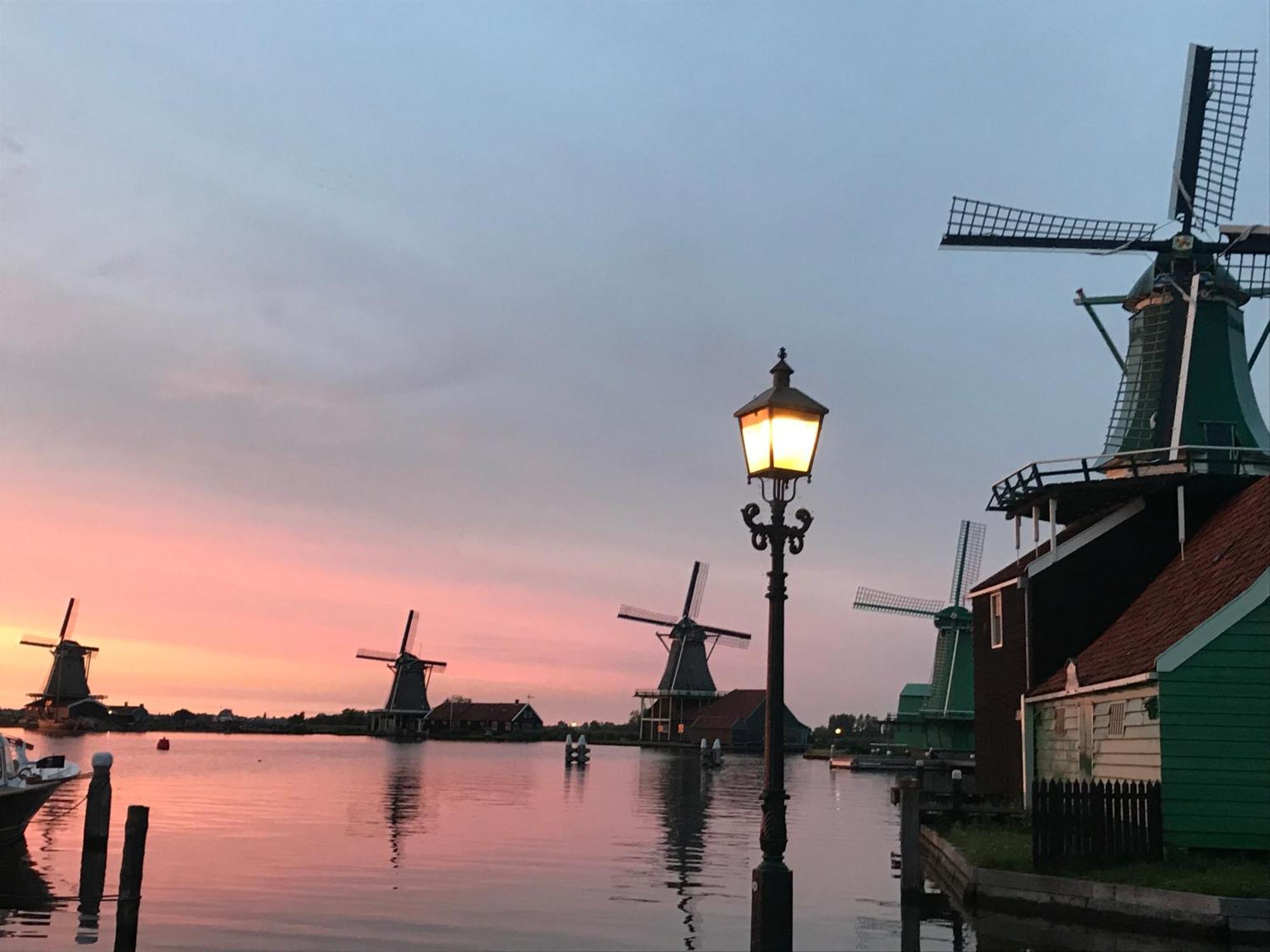 Stay Overnight At Windmill Village Zaanse Schans - Amsterdam Zaandam Exterior photo