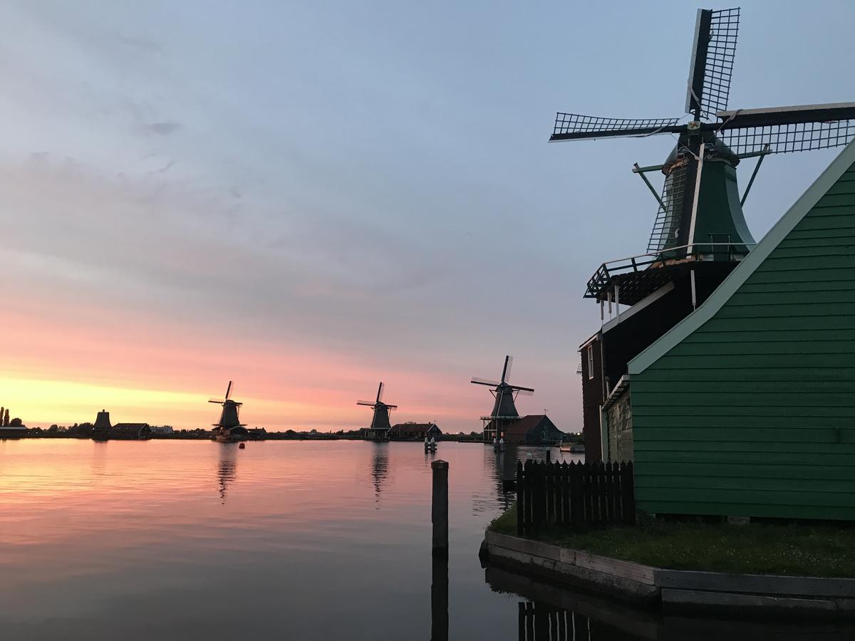 Stay Overnight At Windmill Village Zaanse Schans - Amsterdam Zaandam Exterior photo